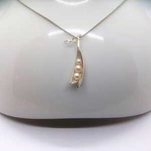 Silver Tone Pea Pod Pendant Necklace